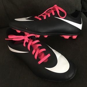 NIKE kids soccer cleats size 2.5Y